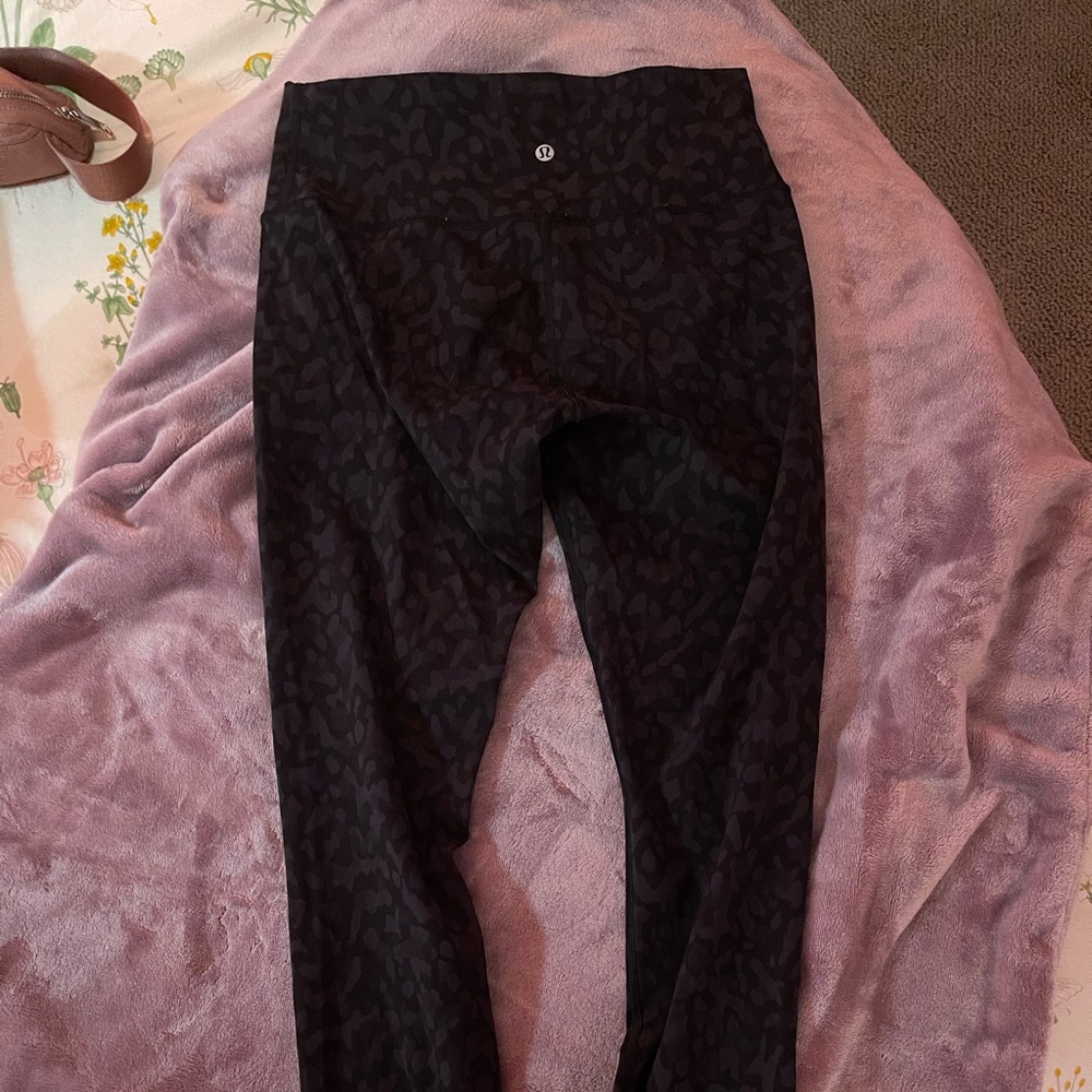 Lululemon camo leggings — size 8